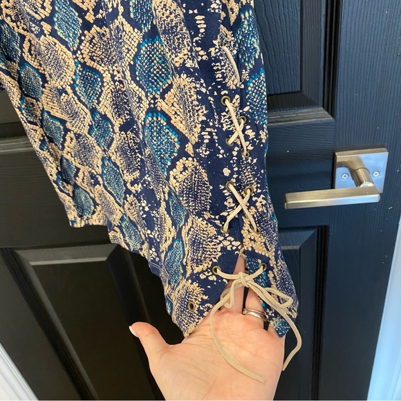 Guess off the shoulder dress snake print - Picture 3 of 6